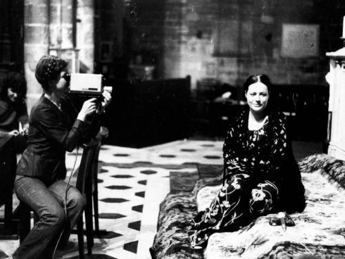 Carole Roussopoulos grabando a Barbara durante el rodaje de Les prostituées de Lyon parlent [Las prostitutas de Lyon hablan]