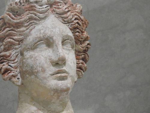 Detalle del busto femenino importado de Sicilia, 400-300 a. C