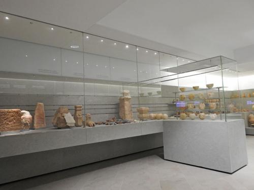 Vista de la sala II, ‘El viaje al Mas Allá. Rituales Funerarios púnicos (525-25 a. C.)’